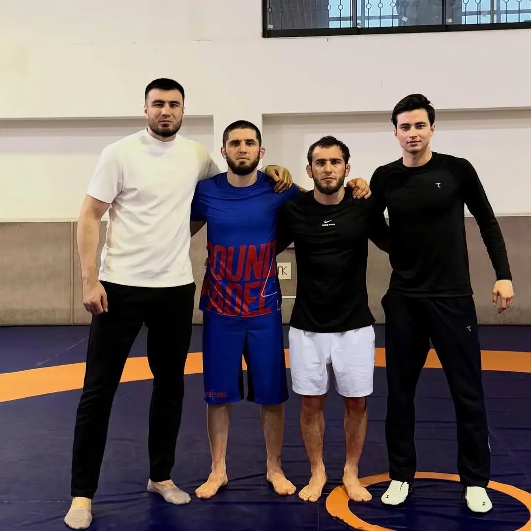 Ислам Махачев (Чемпион UFC) потренировался с тремя олимпийскими чемпионами.